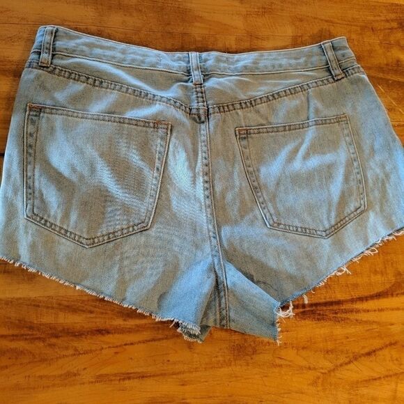 Ashley Mason distressed high rise denim shorts 14 - Picture 4 of 4